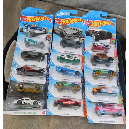 589 - 15x New and carded diecast Hot Wheels