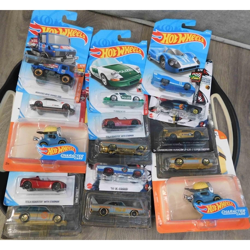 605 - 15x New and carded diecast Hot Wheels