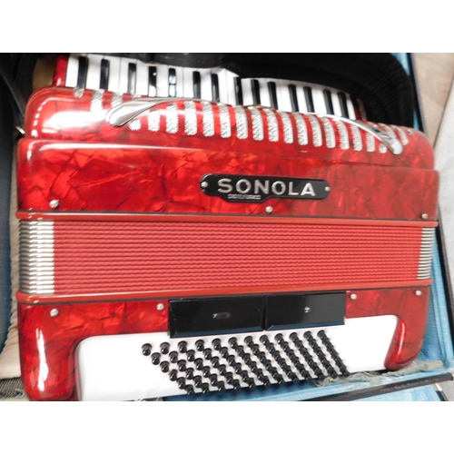 652 - Sonola Castelfidardo 72 bass accordion musette tuned