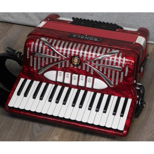 652 - Sonola Castelfidardo 72 bass accordion musette tuned