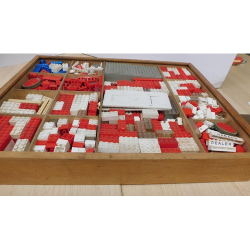 653 - Vintage collection of Lego bricks with box/tray