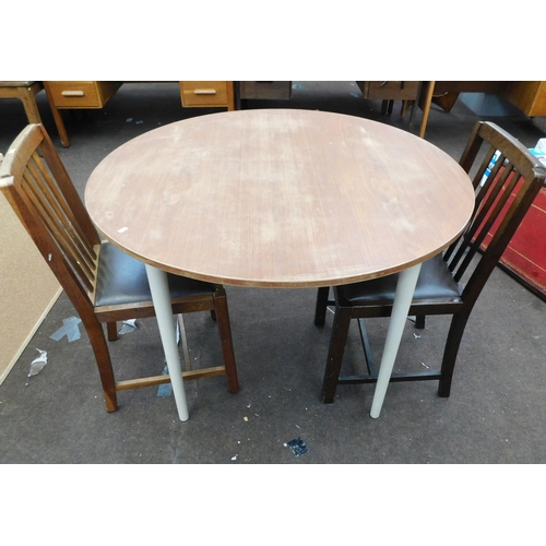 759 - Circular table with 2 chairs