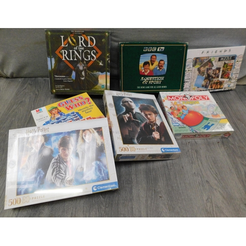 793 - Selection of board games and jigsaws incl. Friends, Guess Who etc.