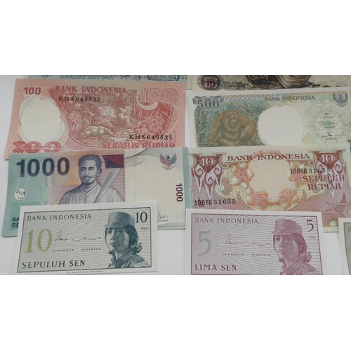 12 - Mixed - World banknotes