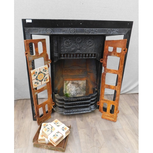 552 - Complete cast iron fire place with tiled sides for burning wood or coal