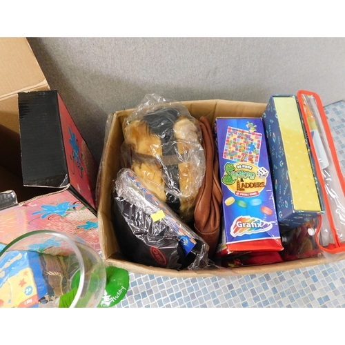 597 - Collection of miscellaneous items incl. horse head, snakes and ladders, alphabet train etc.