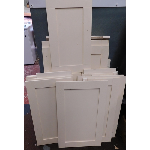 822 - Large selection of Howdens kitchen doors etc