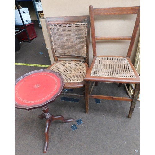 264 - Two - Vintage rattan chairs & occasional table/
£1 start - all monies go to Bradford Nightstop chari... 