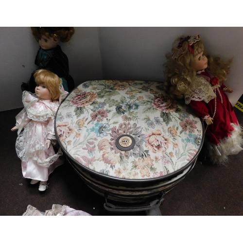 33 - Antique & vintage style - dolls & case