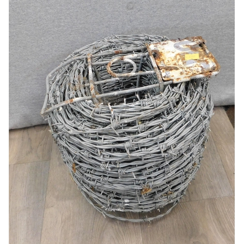 529 - Roll of barbed wire - approx. 200m...