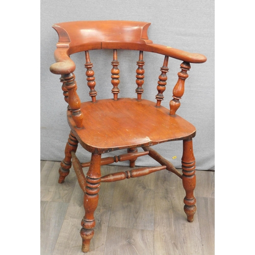 556 - Vintage captains chair