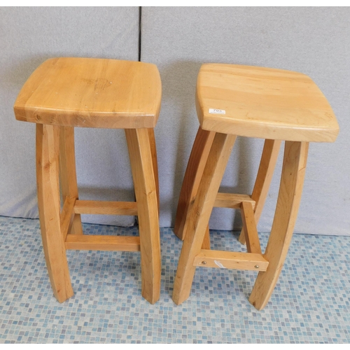 793 - 2x Pine kitchen stools