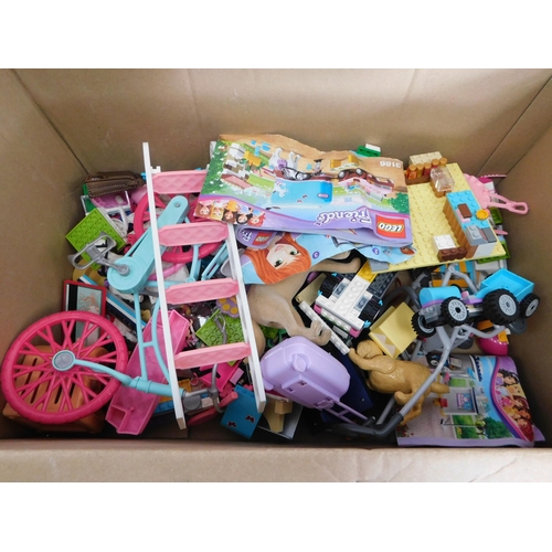 801 - Assorted loose Lego etc