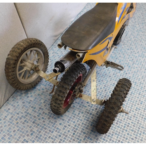 806 - Child's motorbike with stabilisers-unchecked