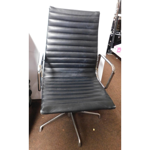 573 - Office chair in the style of Herman Miller era chair (no casters)