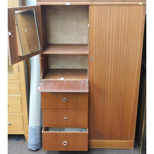 580 - Storage cupboard/wardrobe with drawers