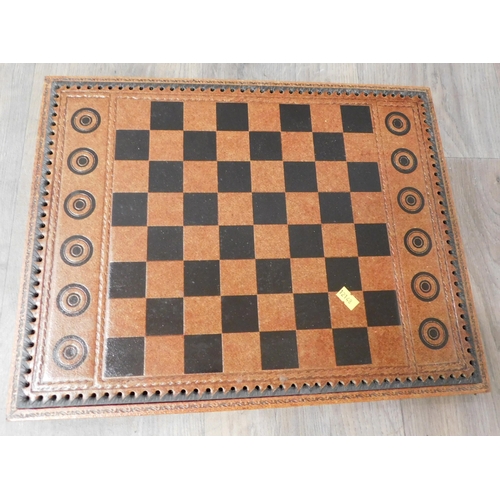 602 - Chess/ draught set