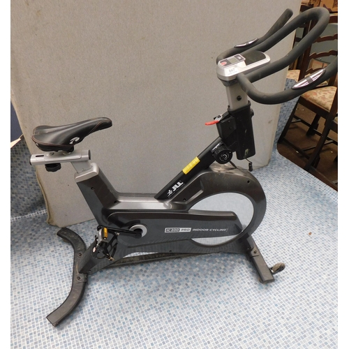 847 - IC200 Pro indoor cycling machine