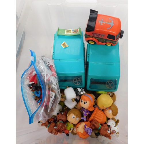 168a - Scooby Doo items - including thirty one bobble heads/ vehicles & figures