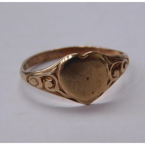 227 - 9ct Gold - signet ring - size K 1/2 1.3g