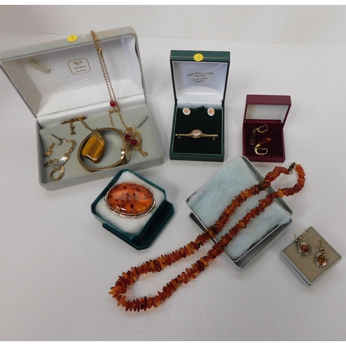 261 - Mixed - gold tone/silver/amber & costume jewellery