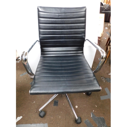 547 - Office chair in the style of Herman Miller era chair