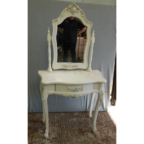 561 - White dressing table