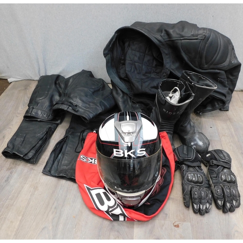 623 - Motorbike leathers (Riossi) boots, helmet (display ONLY) and gloves