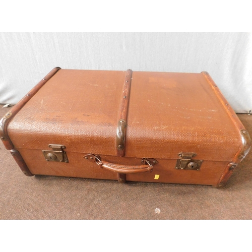 674 - Vintage suitcase