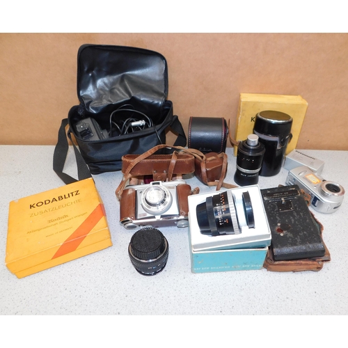 690 - Selection of camera equipment