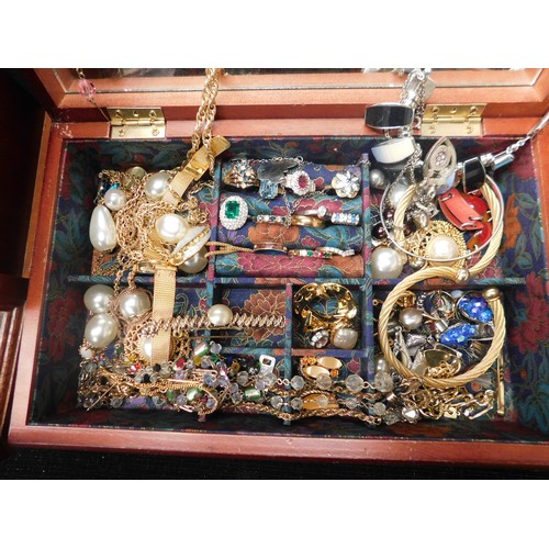 164 - Jewellery boxes & contents - including rings & Caithness pendant