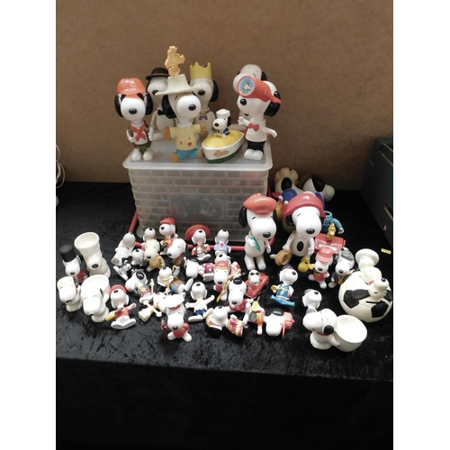 189 - Large assortment of snoopy figures