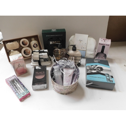 195 - Selection of sealed gift sets