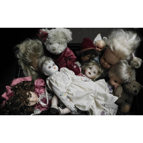 199 - Box of mixed vintage and antique dolls and teddies