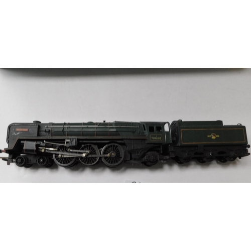 218 - Tri-ang OO gauge R2595 Class 7MT Britannia 7000 Loco & tender