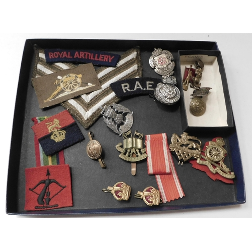 17 - Mixed - military related items including badges/flashes & ribbons - British/Russian & German example... 