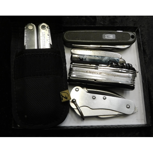 22 - Mixed - multi tools & pocket knives