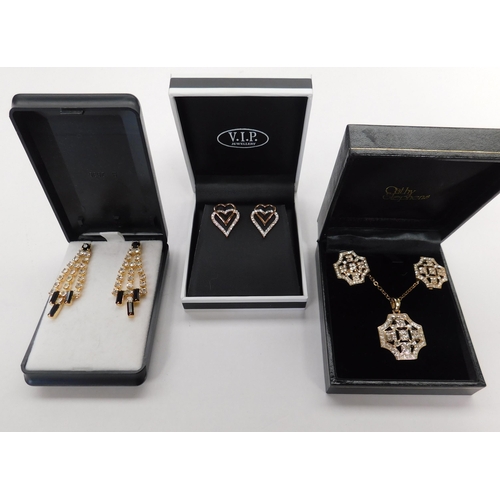 264 - Costume jewellery - including earring & pendant set/boxed