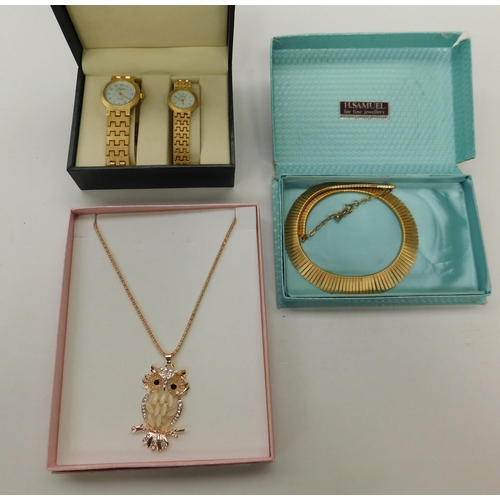 267 - Ladies & gents matching watches - & gold tone collar necklace & owl pendant/chain