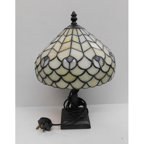 47 - Stained glass - table lamp/no damage  W/O