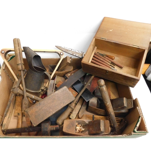 525 - Box of vintage tools incl. planers etc. - for woodwork