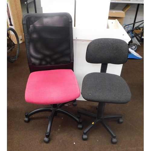 537 - 2x Office swivel chairs