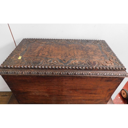 538A - Jacobean style blanket box/seat