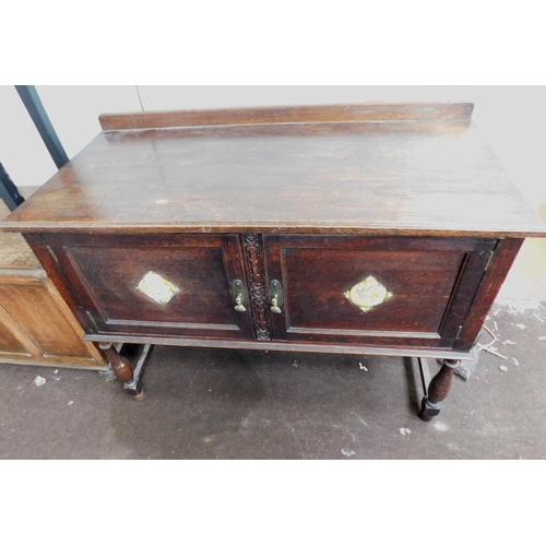 541A - Vintage oak sideboard with brass handles