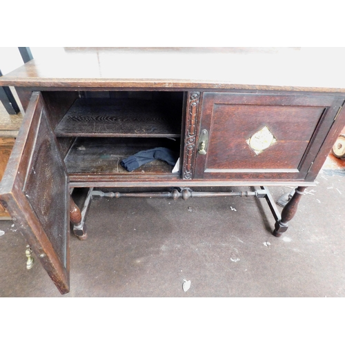 541A - Vintage oak sideboard with brass handles