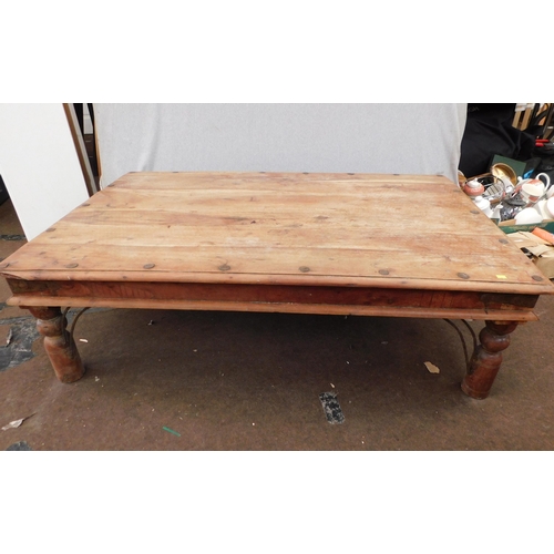 551 - Large rustic style coffee table