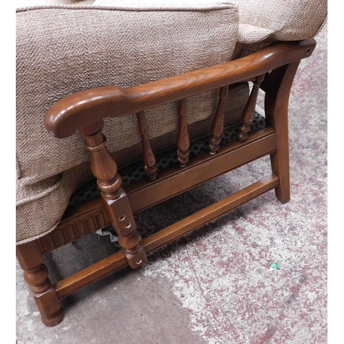 559A - Three seater Ercol settee (slight damage to one arm)