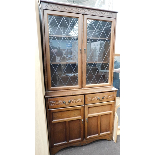 567 - Oak display cabinet with glazed top