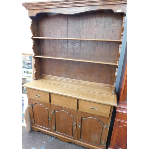 569 - Oak dresser