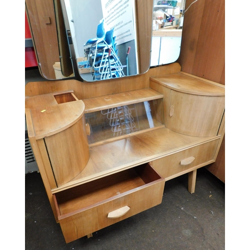 576 - Vintage mirrored dressing table